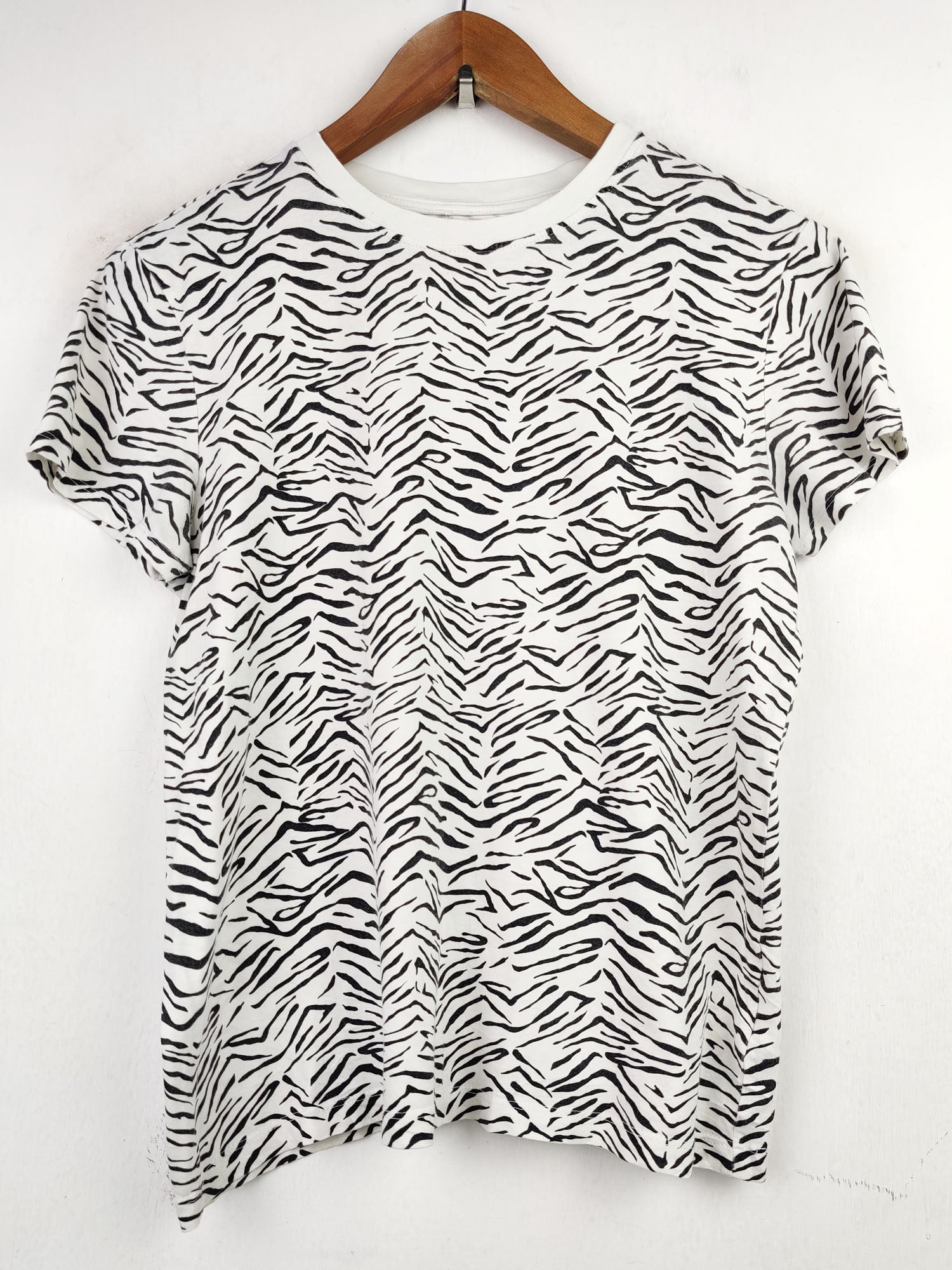 Buy online pre-used pre-loved 100% authentic & Original branded Primark (TS-1616) available in Pakistan. Top international brands avilable.