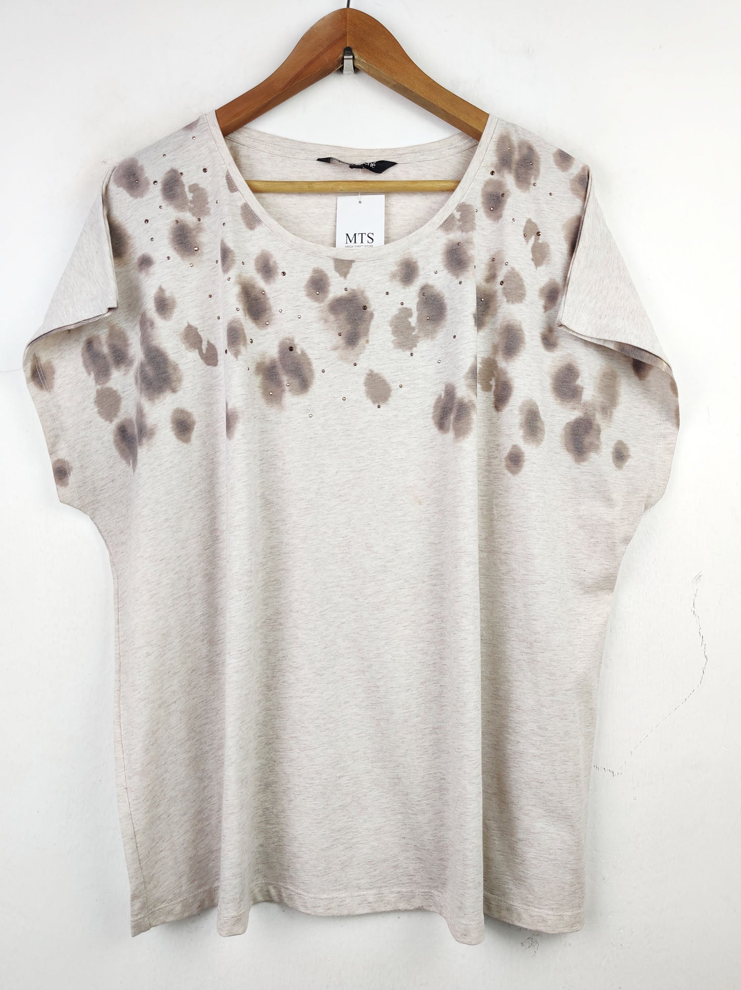 Buy online pre-used pre-loved 100% authentic & Original branded Bonmarche (TS-1760) available in Pakistan. Top international brands avilable.