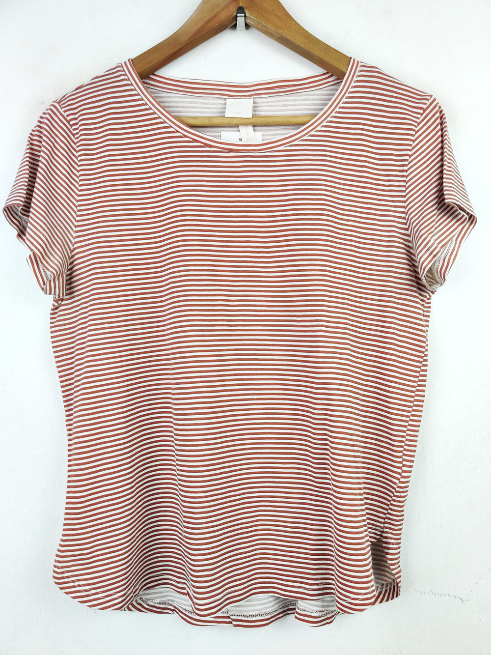 Buy online pre-used pre-loved 100% authentic & Original branded H&M (TS-1775) available in Pakistan. Top international brands avilable.