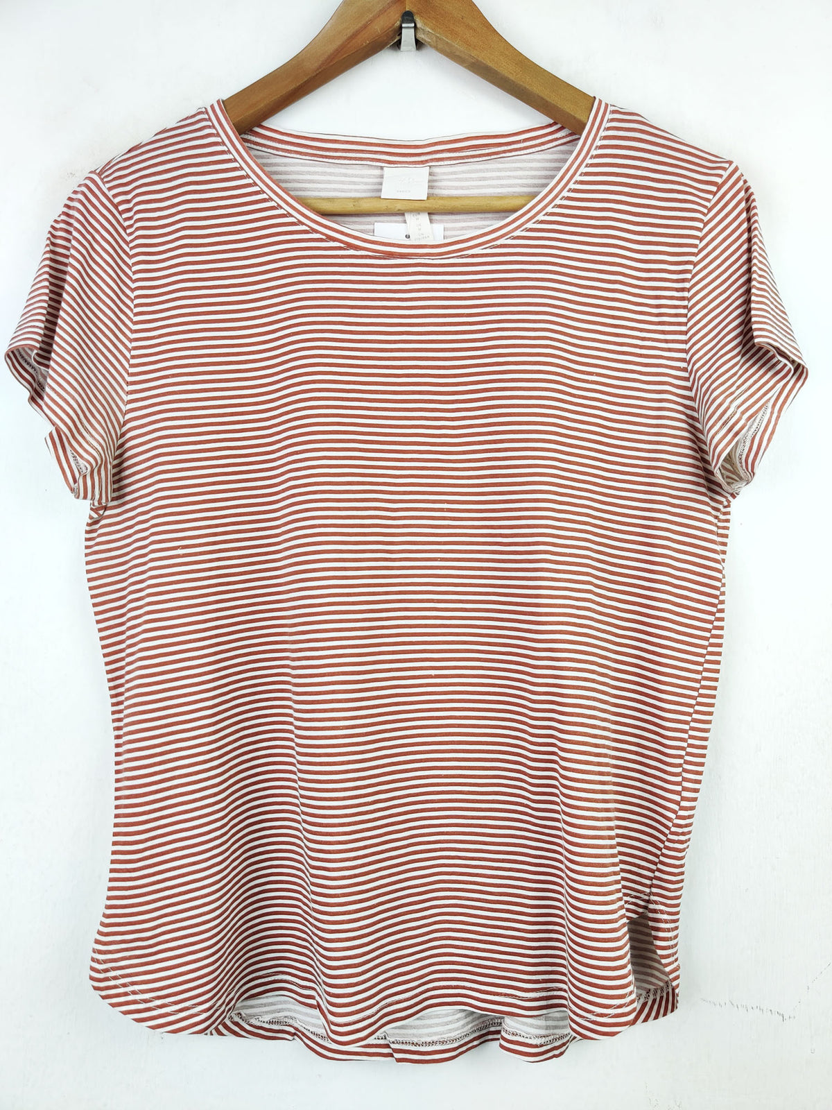 Buy online pre-used pre-loved 100% authentic & Original branded H&M (TS-1775) available in Pakistan. Top international brands avilable.