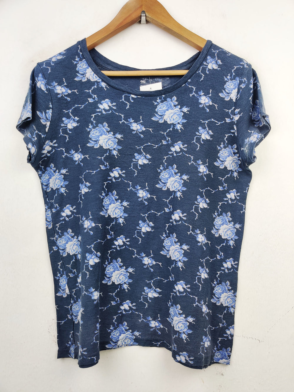 Buy online pre-used pre-loved 100% authentic & Original branded Gap (TS-1848) available in Pakistan. Top international brands avilable.