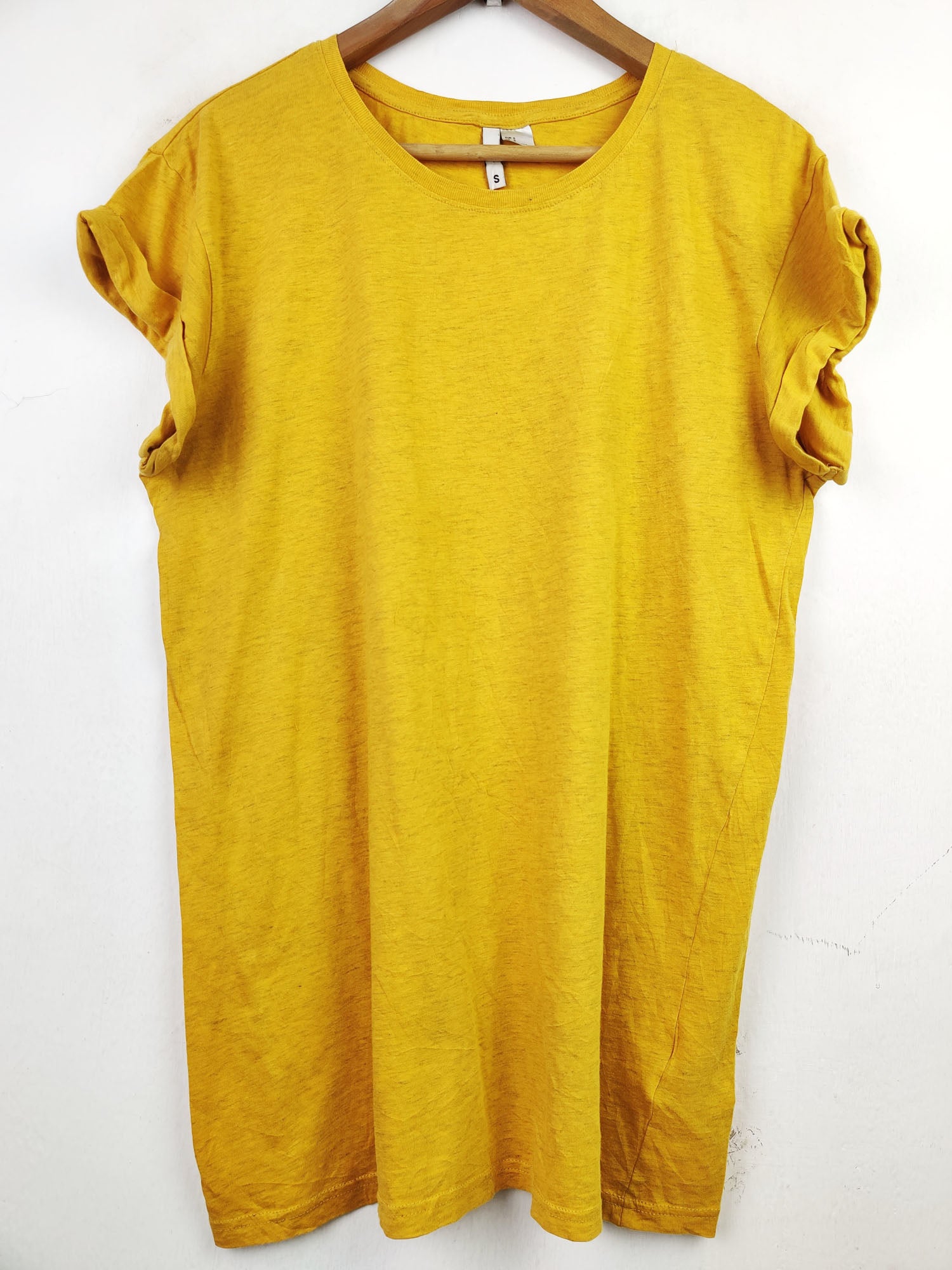 Buy online pre-used pre-loved 100% authentic & Original branded H&M (TS-1965) available in Pakistan. Top international brands avilable.