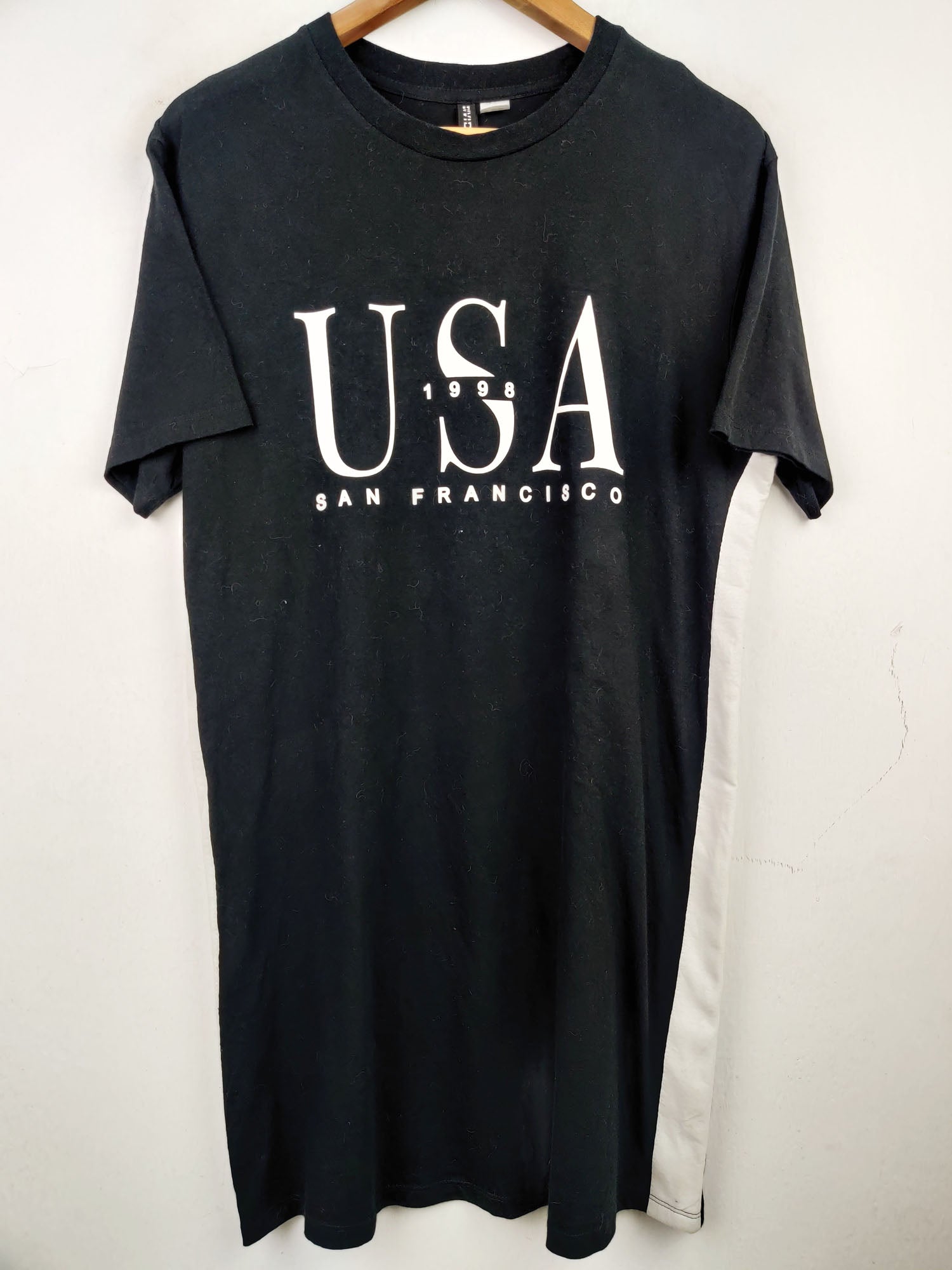 Buy online pre-used pre-loved 100% authentic & Original branded H&M (TS-2013) available in Pakistan. Top international brands avilable.