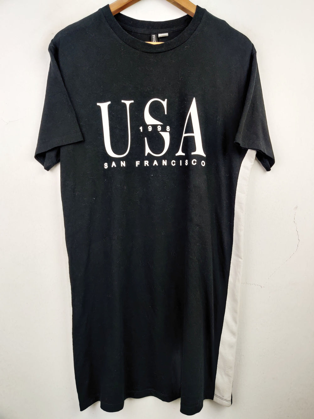 Buy online pre-used pre-loved 100% authentic & Original branded H&M (TS-2013) available in Pakistan. Top international brands avilable.