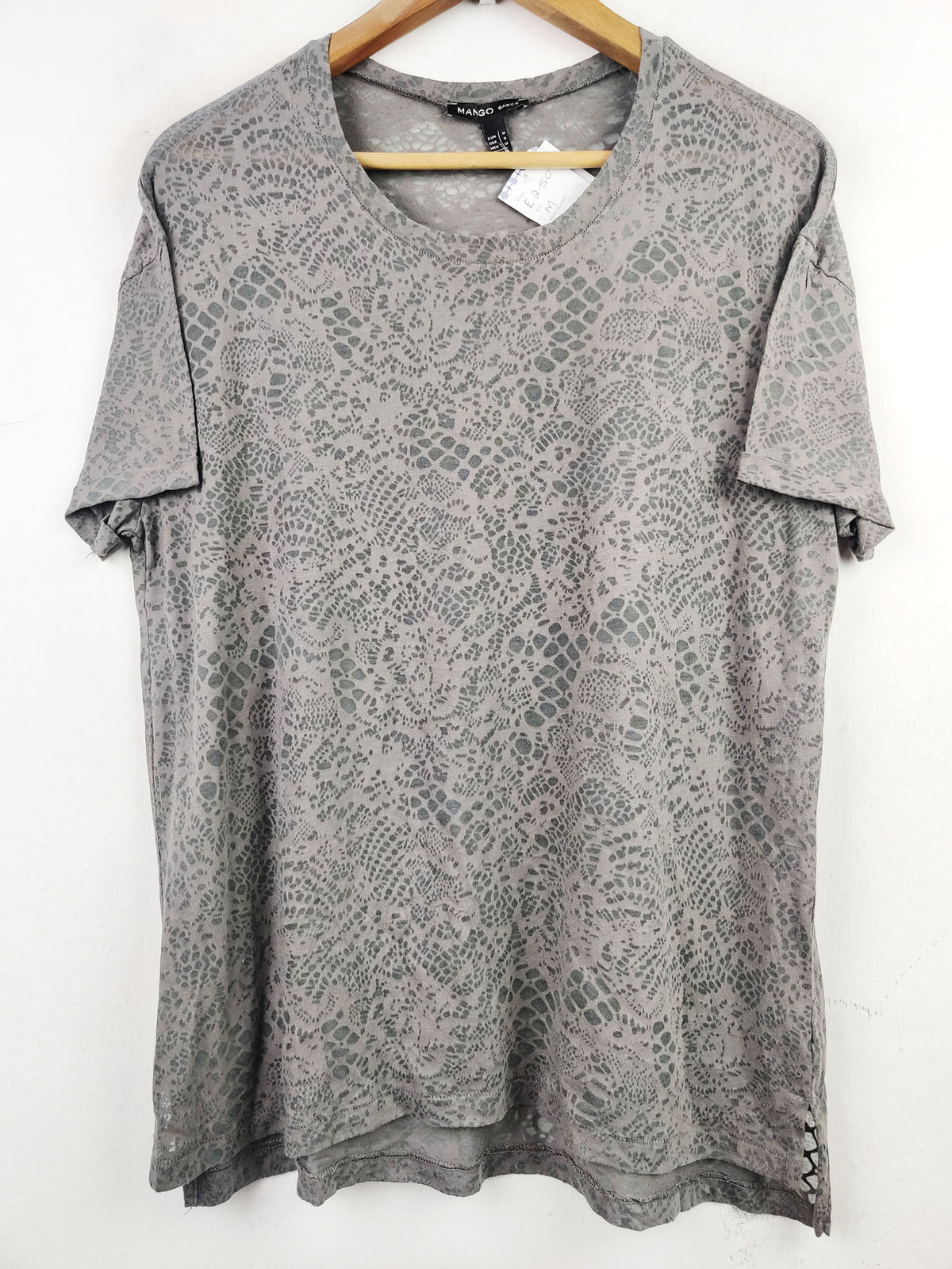 Buy online pre-used pre-loved 100% authentic & Original branded Mango (TS-2092) available in Pakistan. Top international brands avilable.
