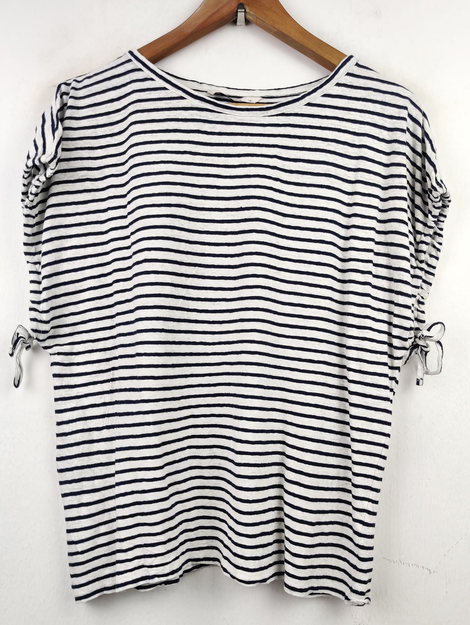 Buy online pre-used pre-loved 100% authentic & Original branded Tu (TS-2182) available in Pakistan. Top international brands avilable.