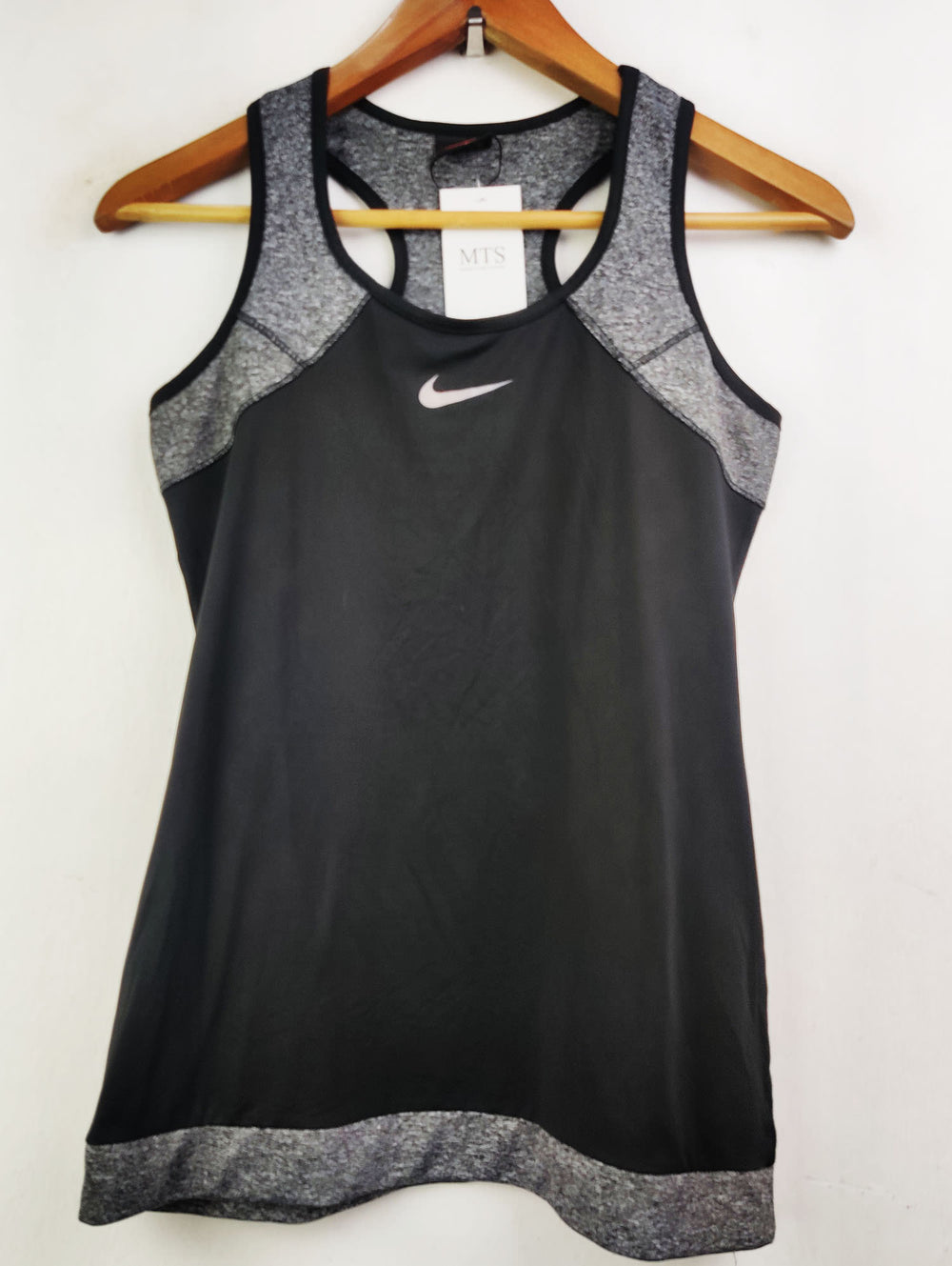Buy online pre-used pre-loved 100% authentic & Original branded Nike (TS-2238) available in Pakistan. Top international brands avilable.