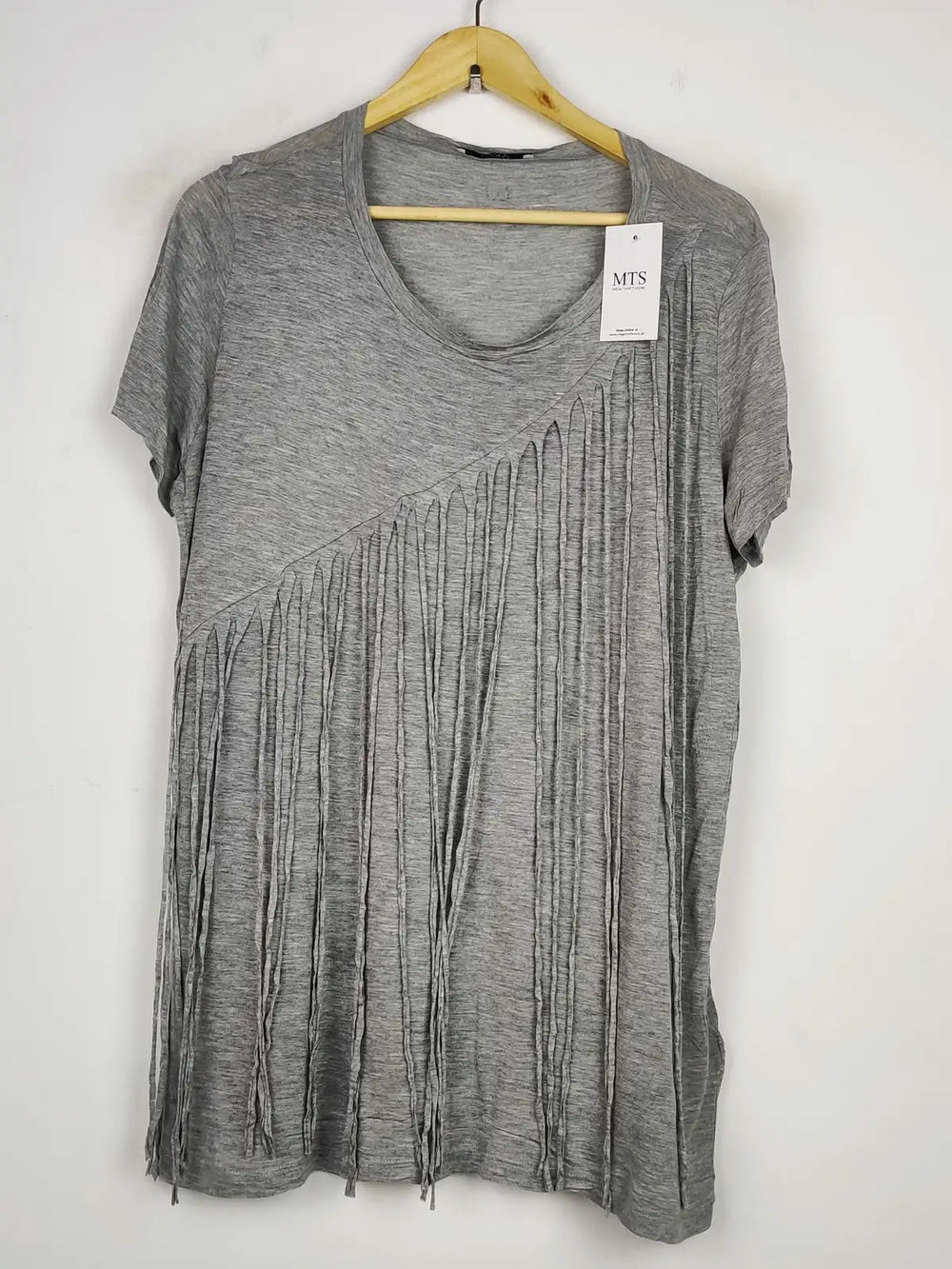 Buy online pre-used pre-loved 100% authentic & Original branded Liujo (TS-2588) available in Pakistan. Top international brands avilable.