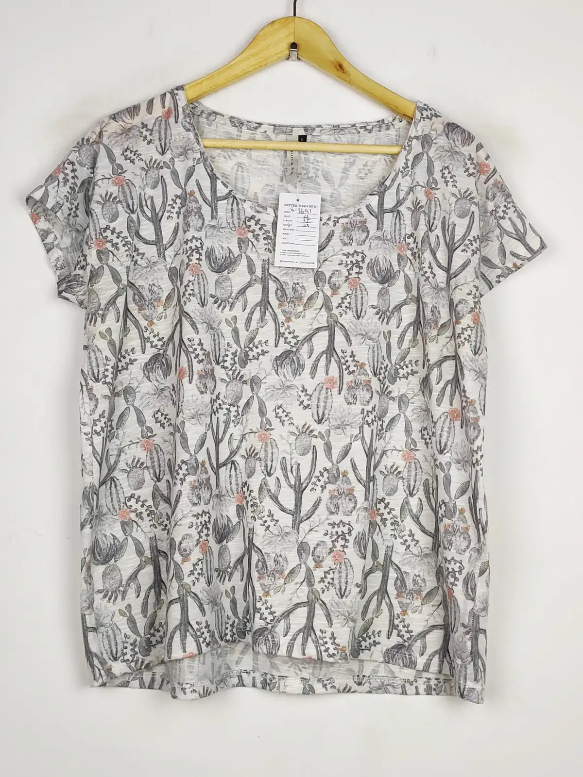 Buy online pre-used pre-loved 100% authentic & Original branded Maison De Nimes (TS-2691) available in Pakistan. Top international brands avilable.