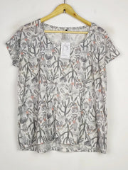 Buy online pre-used pre-loved 100% authentic & Original branded Maison De Nimes (TS-2691) available in Pakistan. Top international brands avilable.