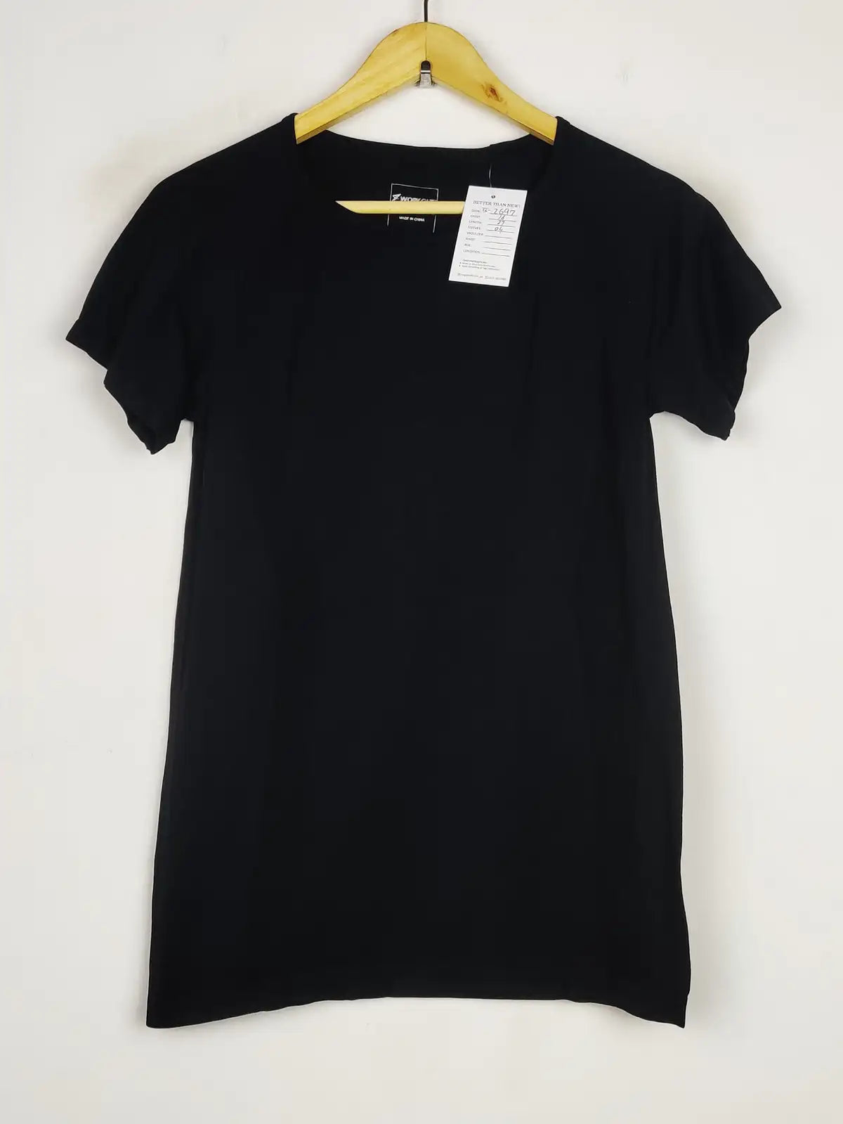 Buy online pre-used pre-loved 100% authentic & Original branded Work Out (TS-2697) available in Pakistan. Top international brands avilable.