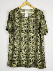 Buy online pre-used pre-loved 100% authentic & Original branded Unknown Brand (TS-2750) available in Pakistan. Top international brands avilable.