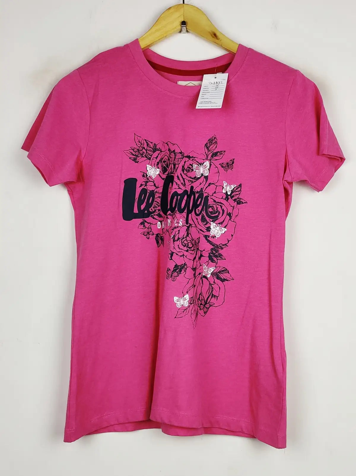 Buy online pre-used pre-loved 100% authentic & Original branded Lee Cooper (TS-2832) available in Pakistan. Top international brands avilable.