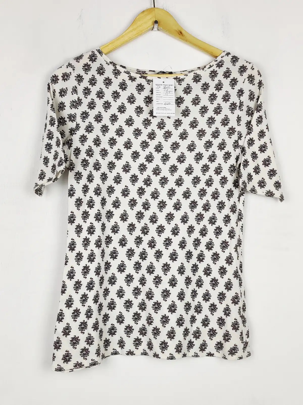 Buy online pre-used pre-loved 100% authentic & Original branded Marks & Spencers (TS-3606) available in Pakistan. Top international brands avilable.