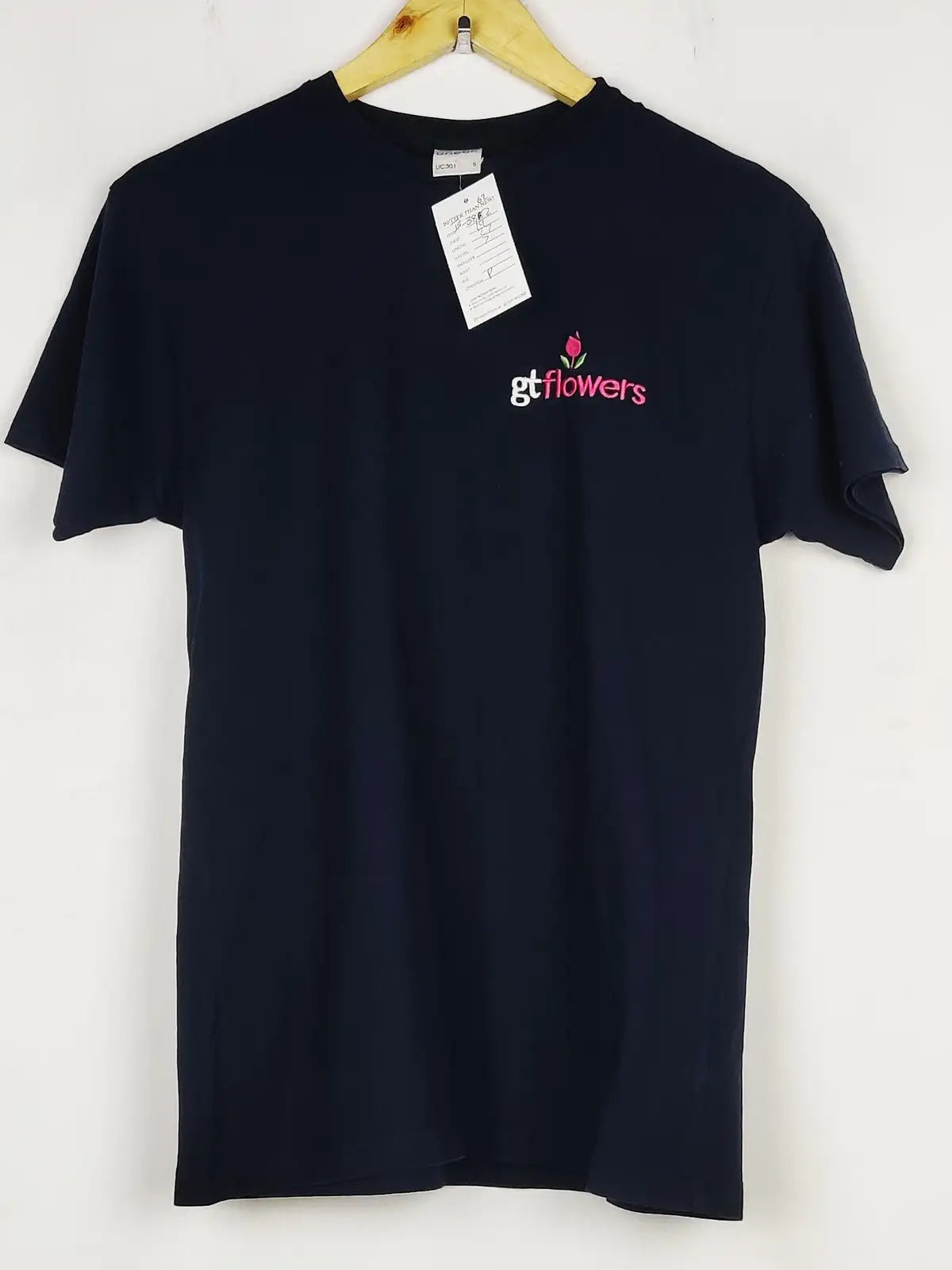 Buy online pre-used pre-loved 100% authentic & Original branded Uneek (TS-3862) available in Pakistan. Top international brands avilable.