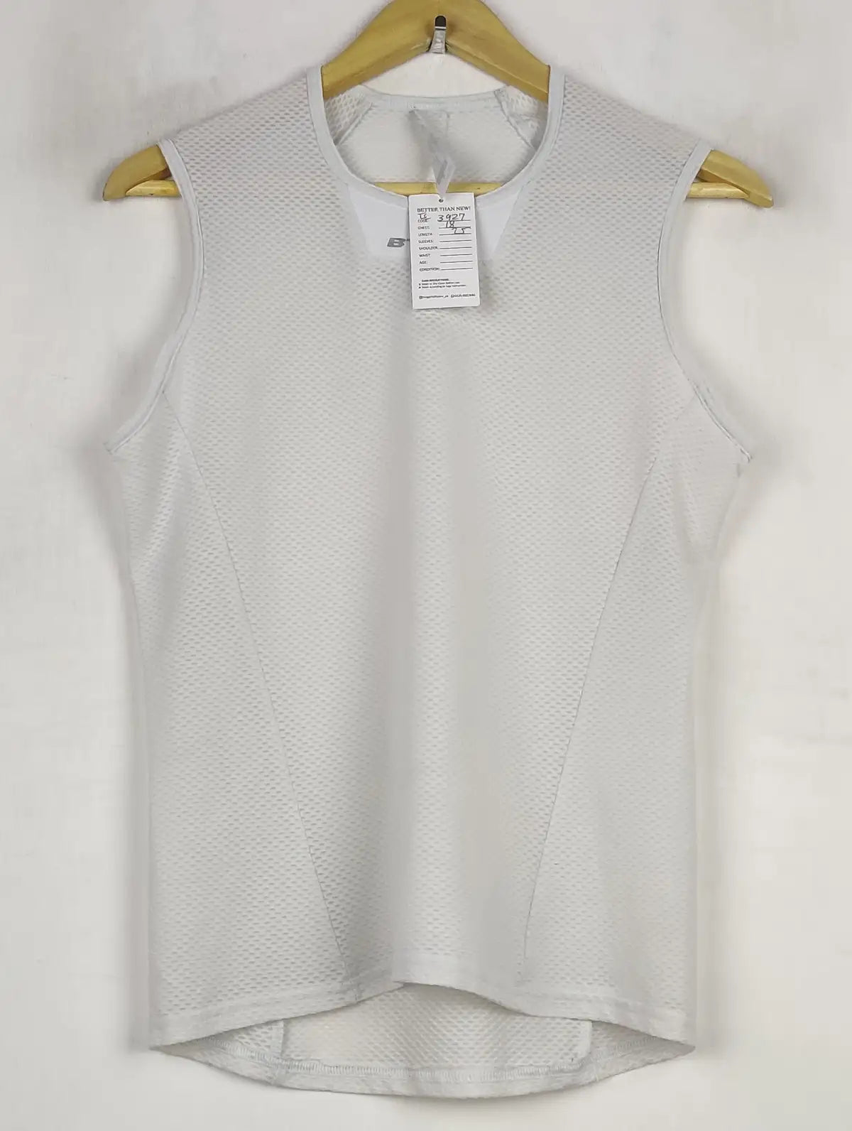 Buy online pre-used pre-loved 100% authentic & Original branded Decathlon (TS-3927) available in Pakistan. Top international brands avilable.