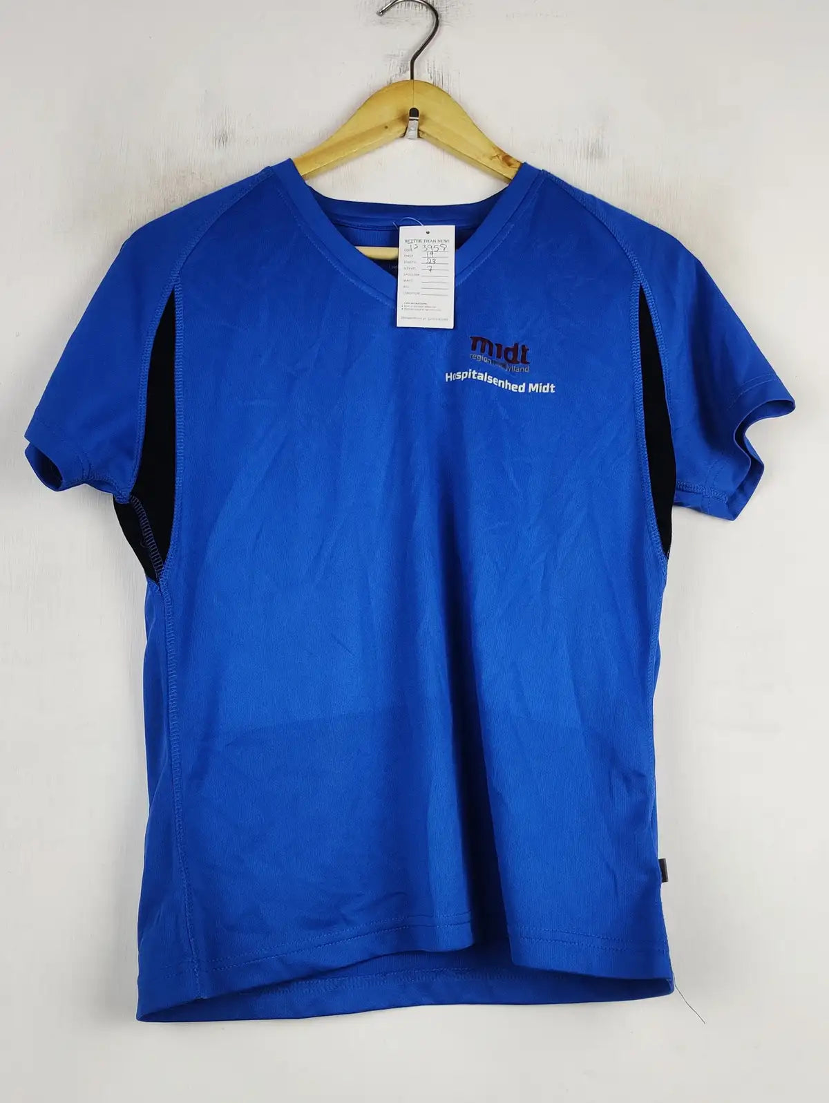 Buy online pre-used pre-loved 100% authentic & Original branded James Nichol (TS-3958) available in Pakistan. Top international brands avilable.