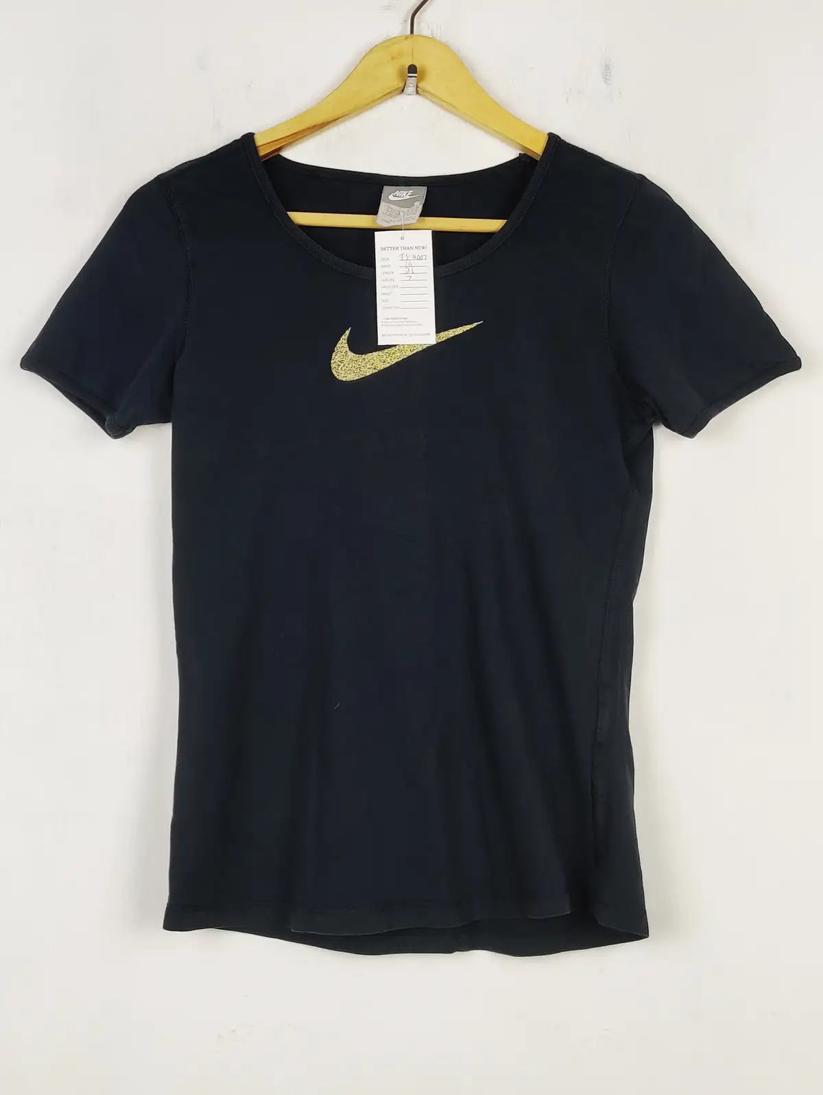 Buy online pre-used pre-loved 100% authentic & Original branded Nike (TS-4007) available in Pakistan. Top international brands avilable.