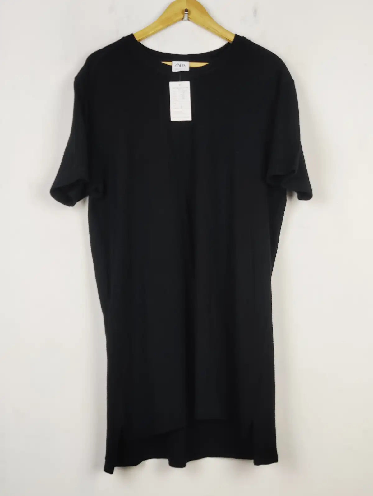 Buy online pre-used pre-loved 100% authentic & Original branded Zara (TS-4009) available in Pakistan. Top international brands avilable.