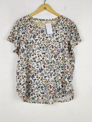 Buy online pre-used pre-loved 100% authentic & Original branded H&M (TS-4095) available in Pakistan. Top international brands avilable.