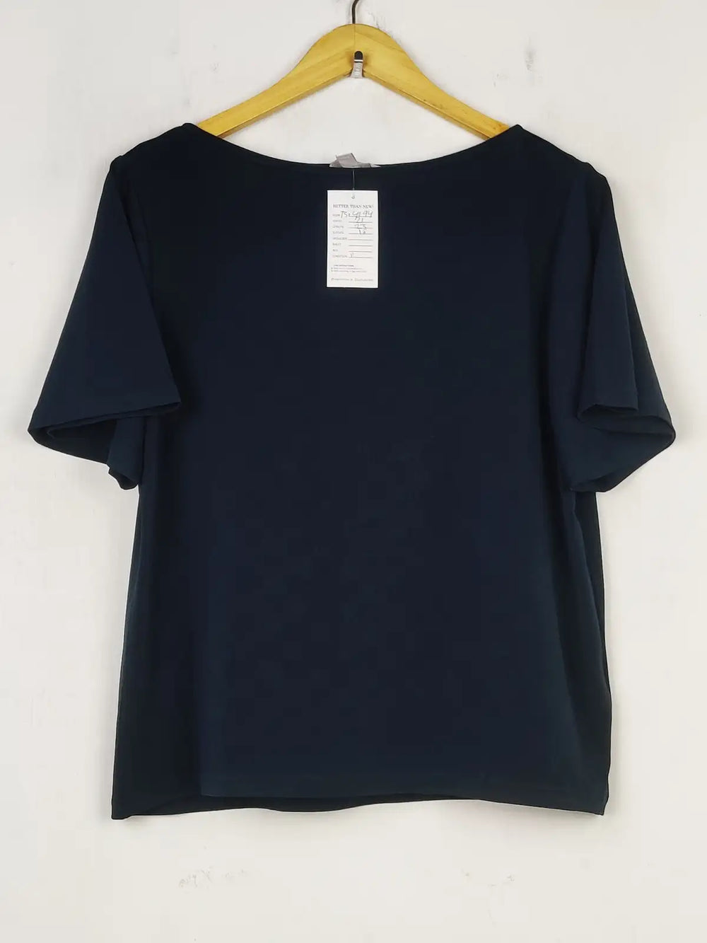Buy online pre-used pre-loved 100% authentic & Original branded H&M (TS-4194) available in Pakistan. Top international brands avilable.