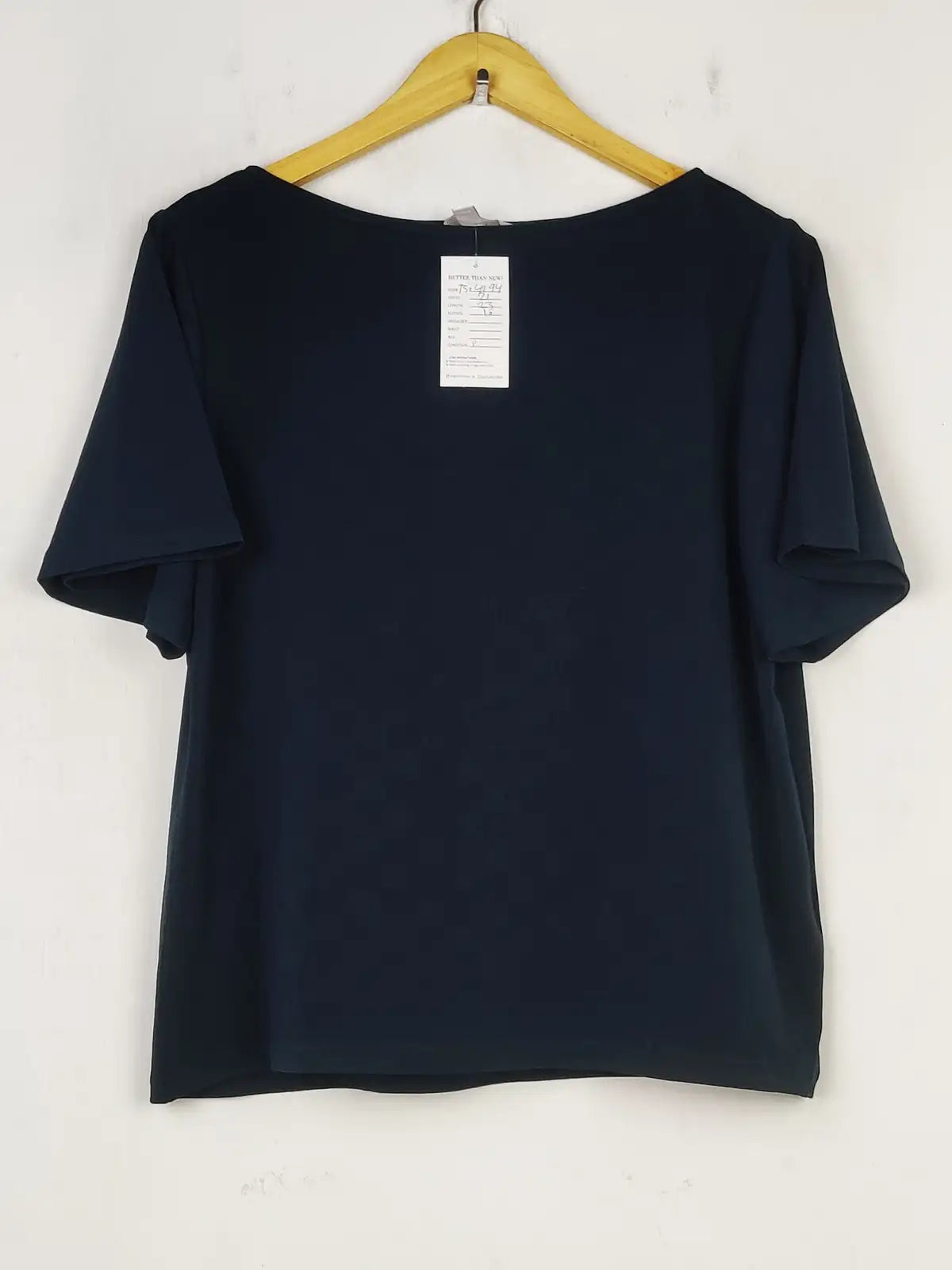 Buy online pre-used pre-loved 100% authentic & Original branded H&M (TS-4194) available in Pakistan. Top international brands avilable.