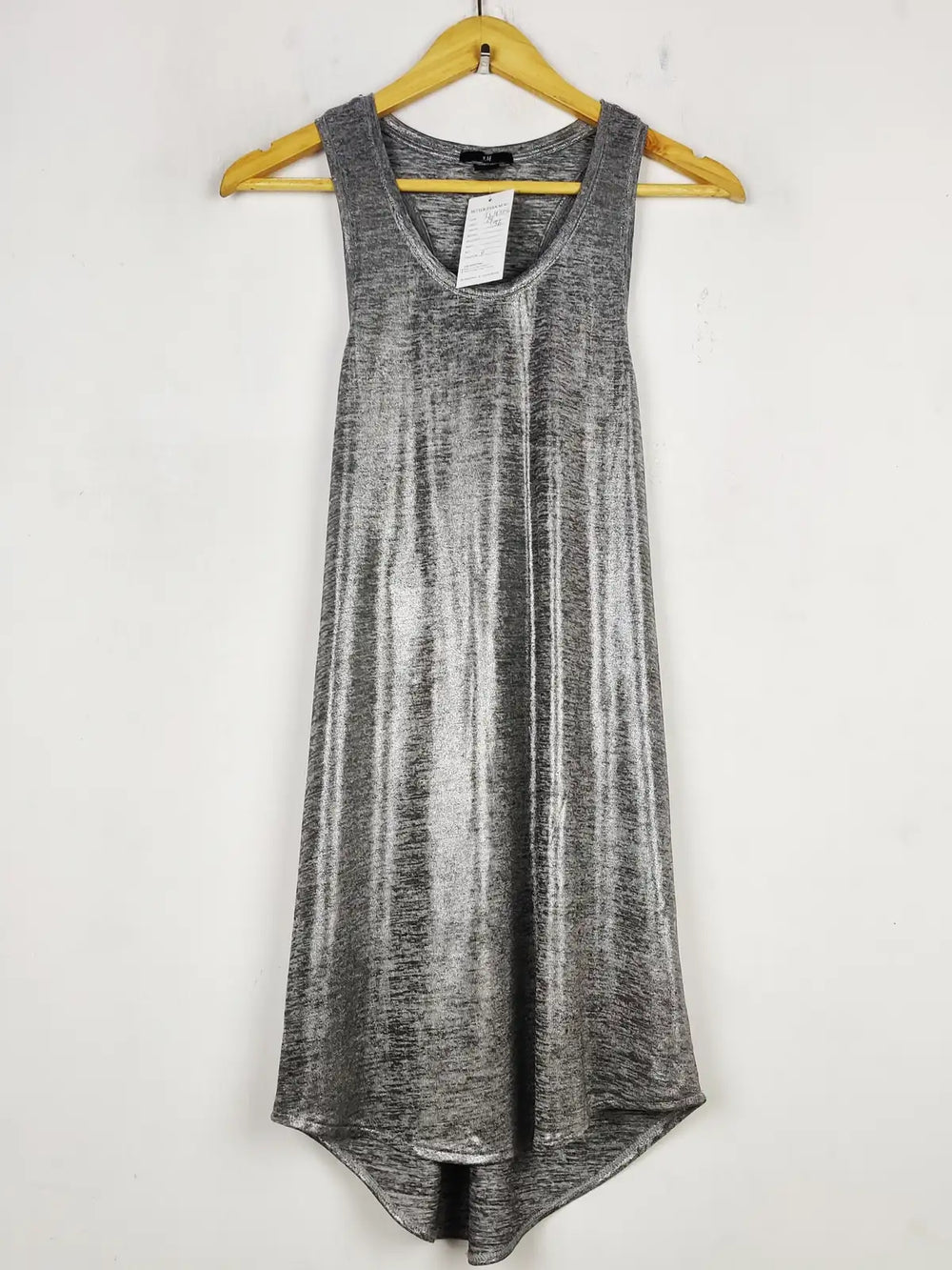 Buy online pre-used pre-loved 100% authentic & Original branded H&M (TS-4306) available in Pakistan. Top international brands avilable.