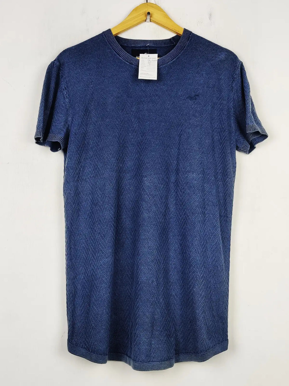 Buy online pre-used pre-loved 100% authentic & Original branded Hollister (TS-4350) available in Pakistan. Top international brands avilable.