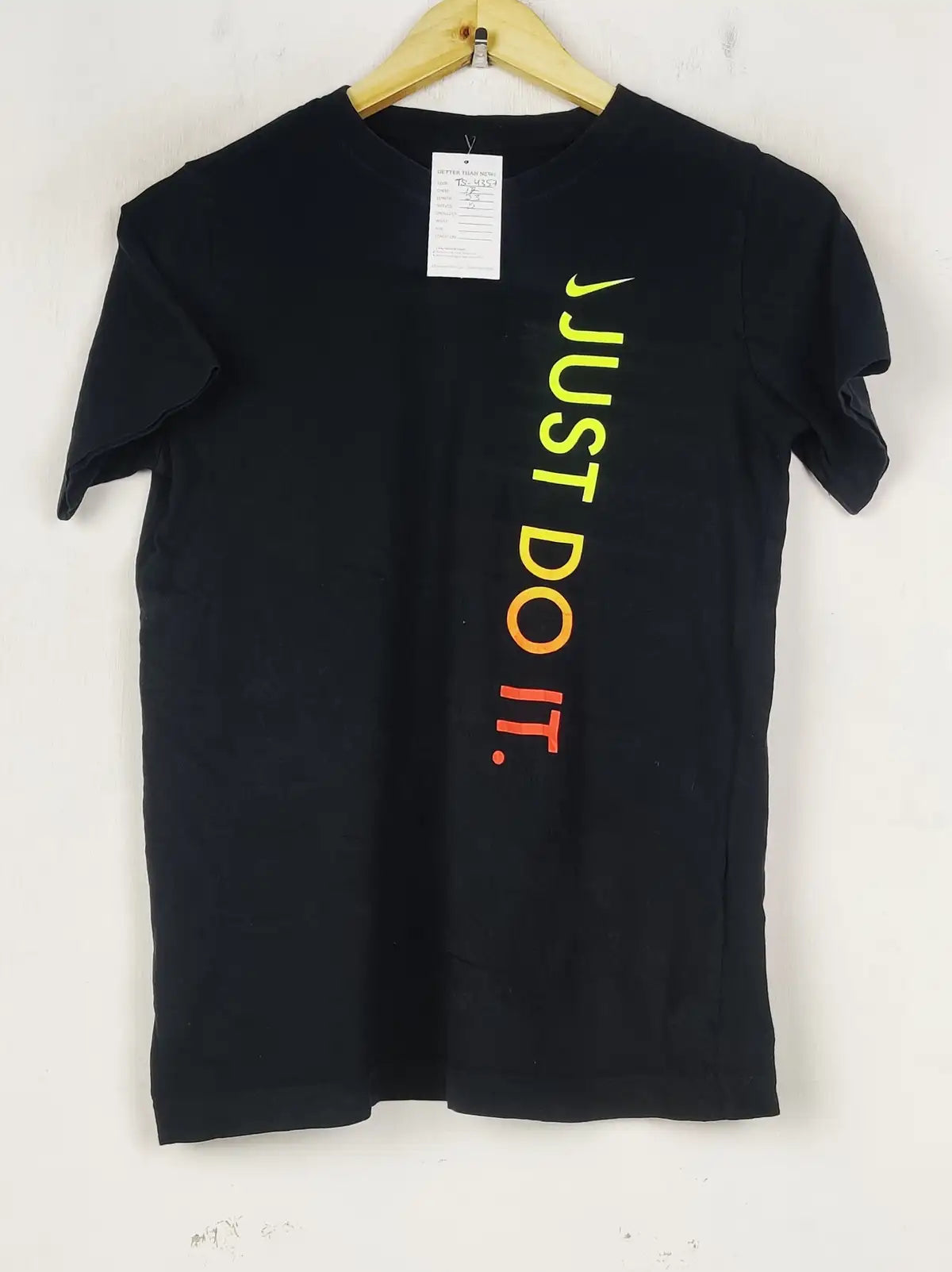 Buy online pre-used pre-loved 100% authentic & Original branded The Nike Tee (TS-4357) available in Pakistan. Top international brands avilable.