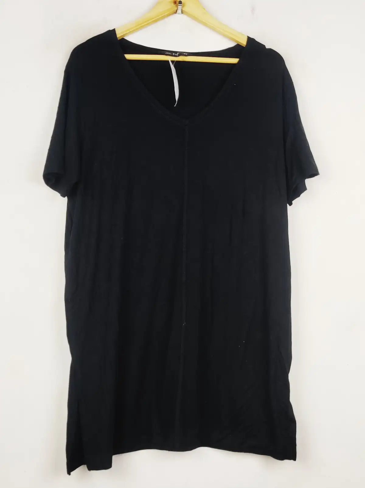 Buy online pre-used pre-loved 100% authentic & Original branded Bershka (TS-4373) available in Pakistan. Top international brands avilable.