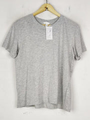 Buy online pre-used pre-loved 100% authentic & Original branded H&M (TS-4406) available in Pakistan. Top international brands avilable.