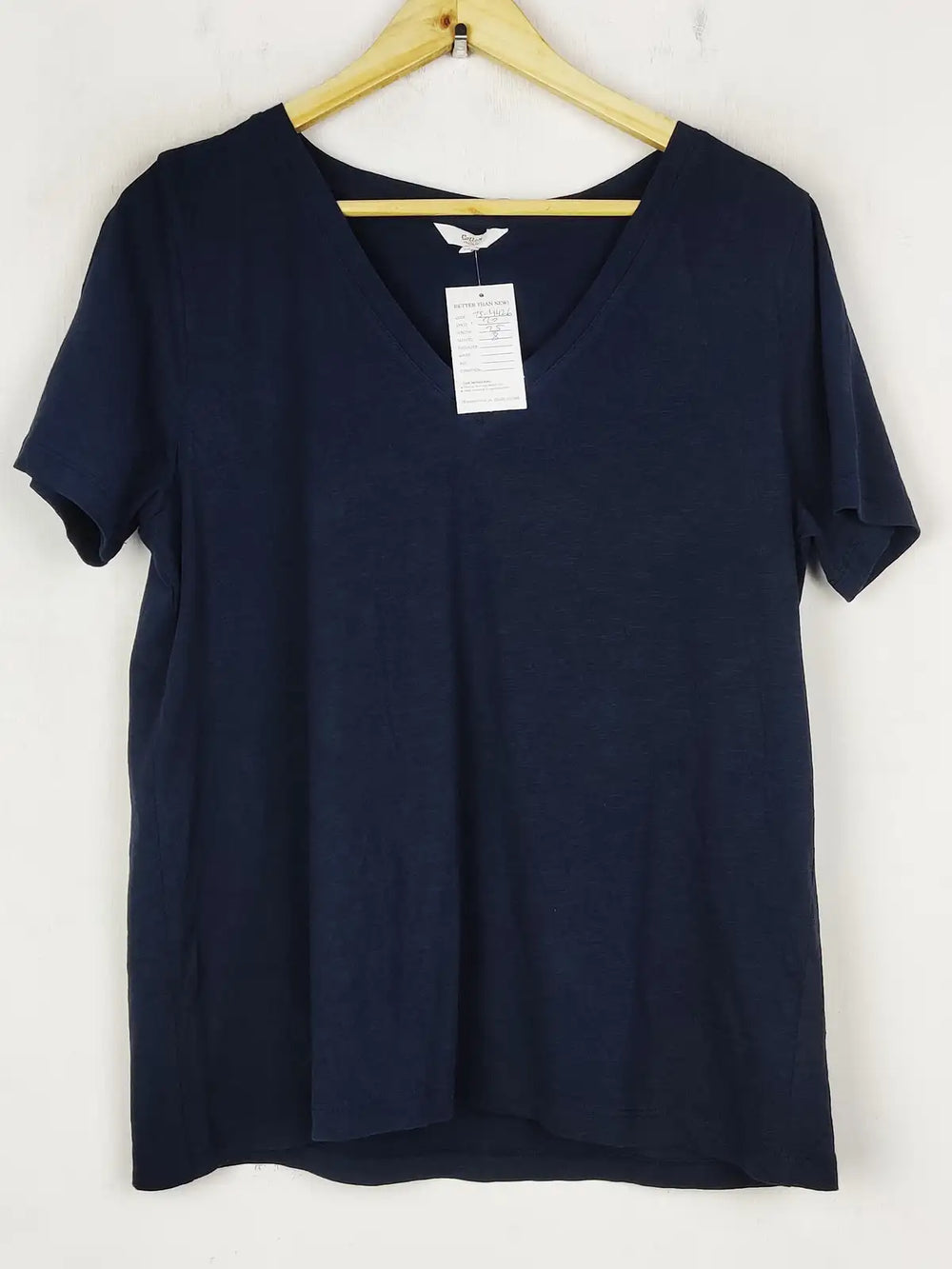 Buy online pre-used pre-loved 100% authentic & Original branded Traders (TS-4426) available in Pakistan. Top international brands avilable.