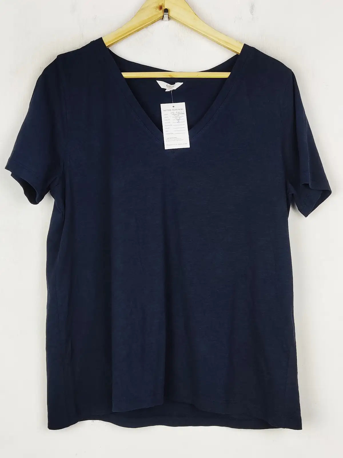 Buy online pre-used pre-loved 100% authentic & Original branded Traders (TS-4426) available in Pakistan. Top international brands avilable.
