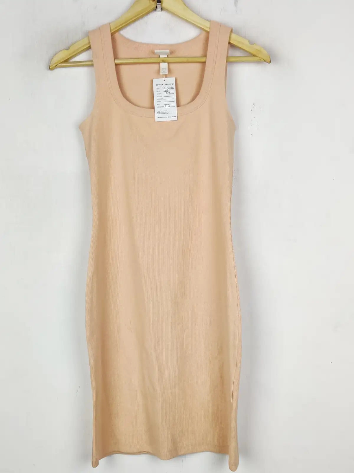 Buy online pre-used pre-loved 100% authentic & Original branded H&M (TS-4490) available in Pakistan. Top international brands avilable.