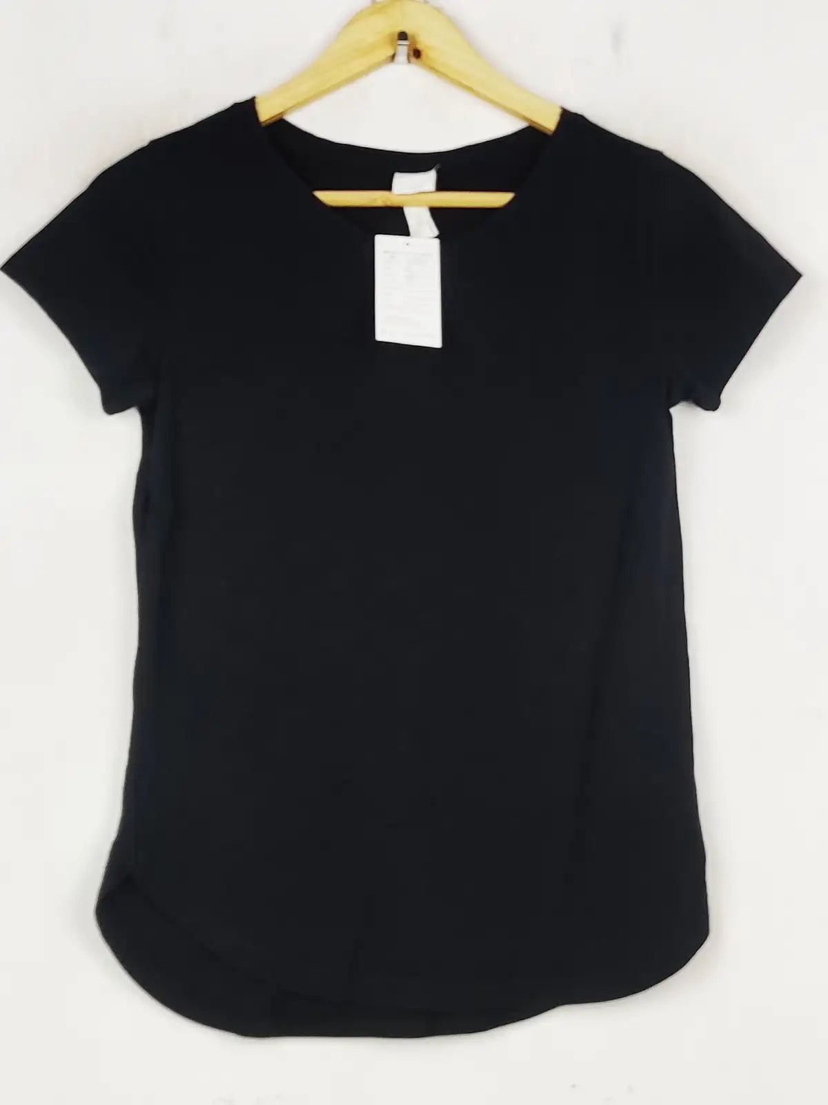 Buy online pre-used pre-loved 100% authentic & Original branded H&M (TS-4661) available in Pakistan. Top international brands avilable.