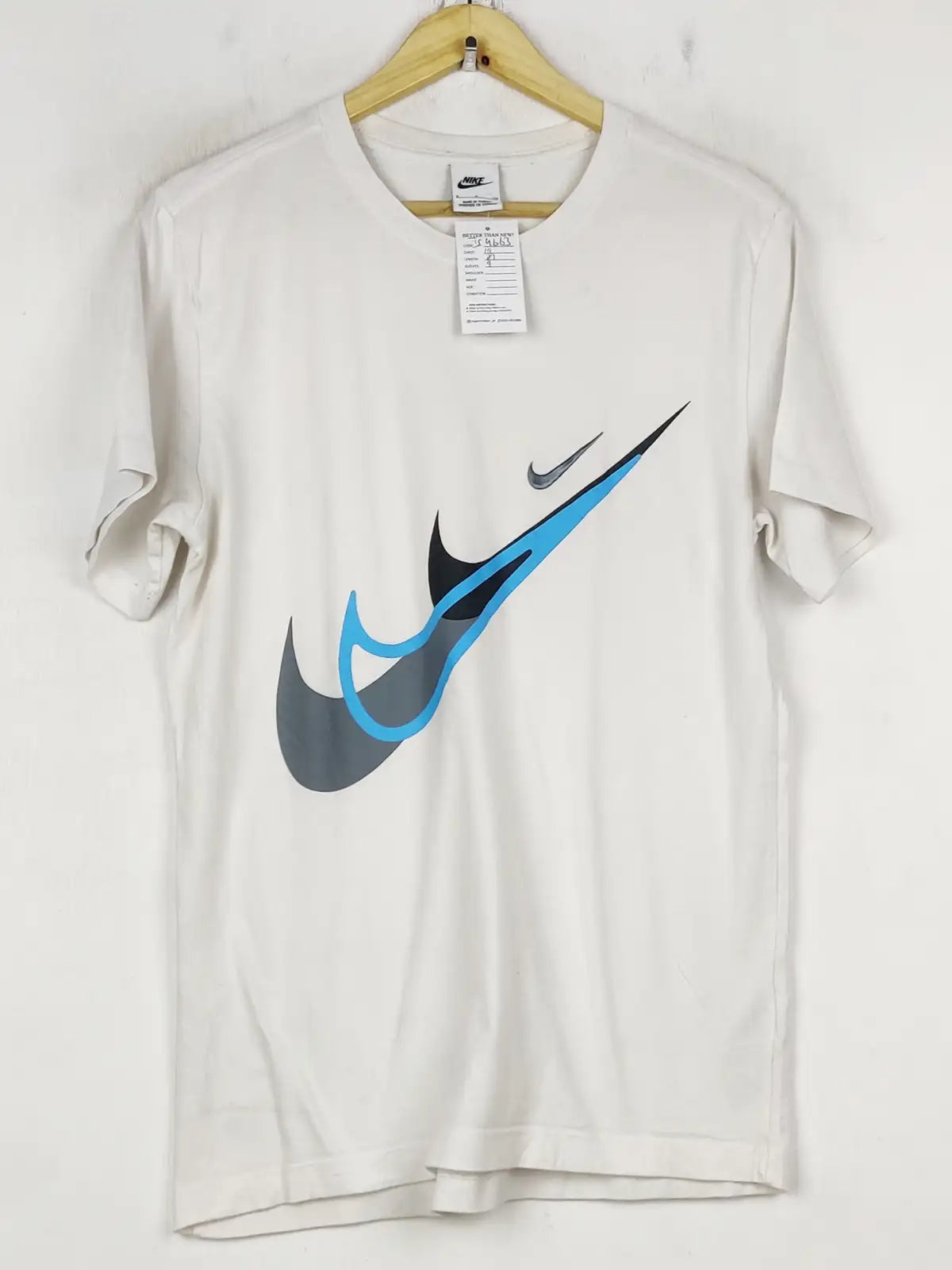 Buy online pre-used pre-loved 100% authentic & Original branded Nike (TS-4663) available in Pakistan. Top international brands avilable.