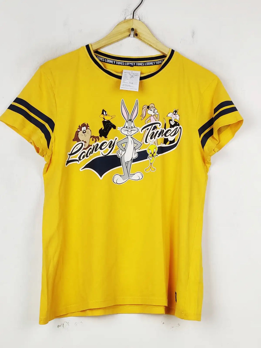Buy online pre-used pre-loved 100% authentic & Original branded Looney Tunes (TS-4683) available in Pakistan. Top international brands avilable.