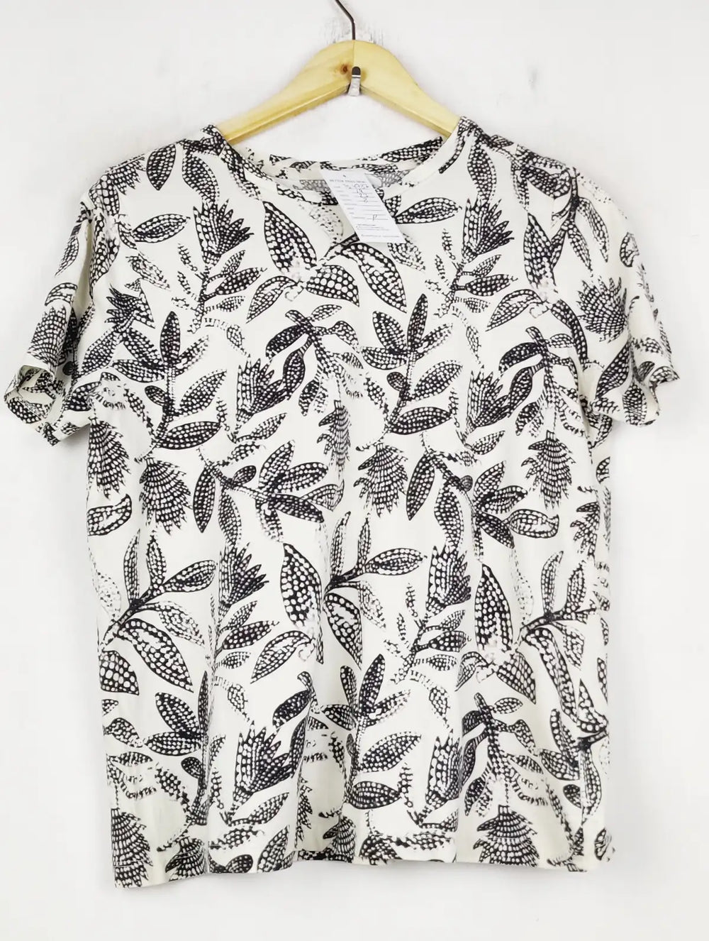 Buy online pre-used pre-loved 100% authentic & Original branded Tu (TS-4737) available in Pakistan. Top international brands avilable.