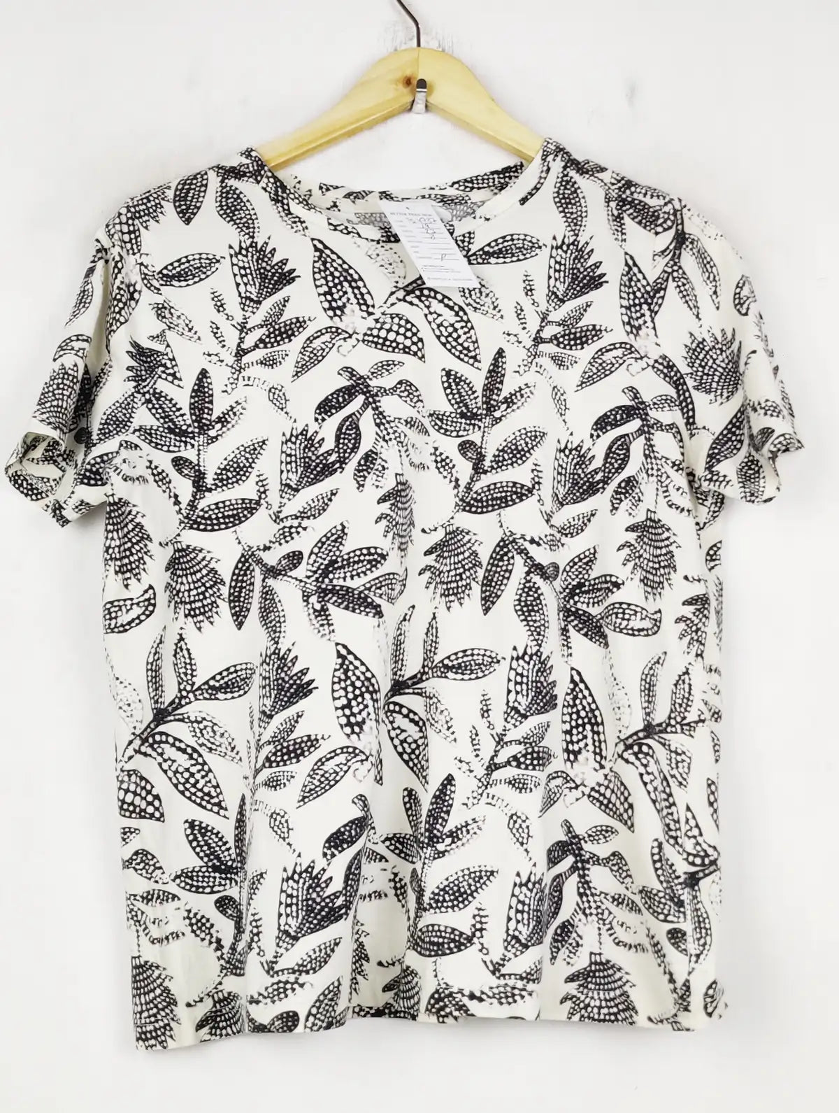Buy online pre-used pre-loved 100% authentic & Original branded Tu (TS-4737) available in Pakistan. Top international brands avilable.