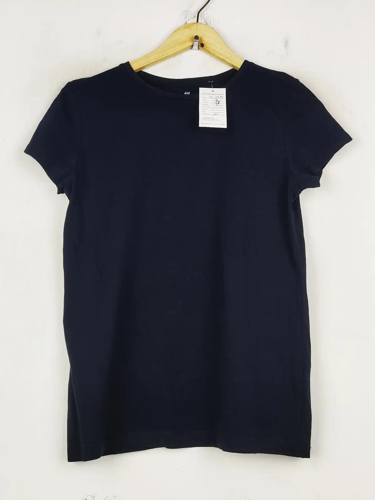 Buy online pre-used pre-loved 100% authentic & Original branded H&M (TS-4739) available in Pakistan. Top international brands avilable.
