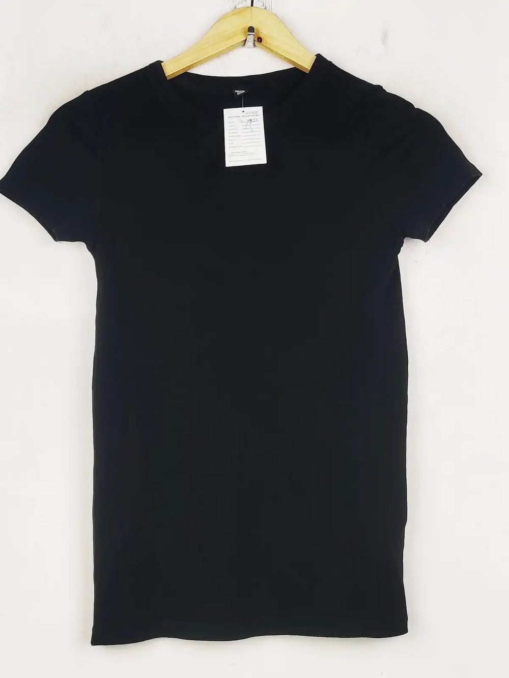 Buy online pre-used pre-loved 100% authentic & Original branded Uniqlo (TS-4755) available in Pakistan. Top international brands avilable.