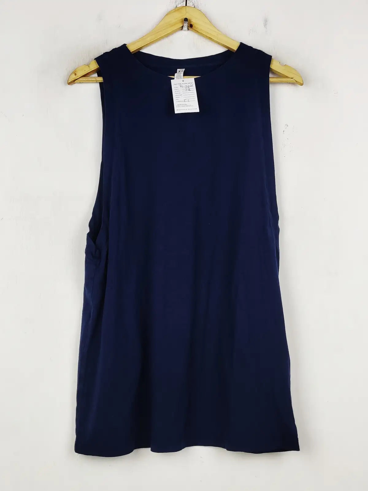 Buy online pre-used pre-loved 100% authentic & Original branded Under Armour (TS-4768) available in Pakistan. Top international brands avilable.