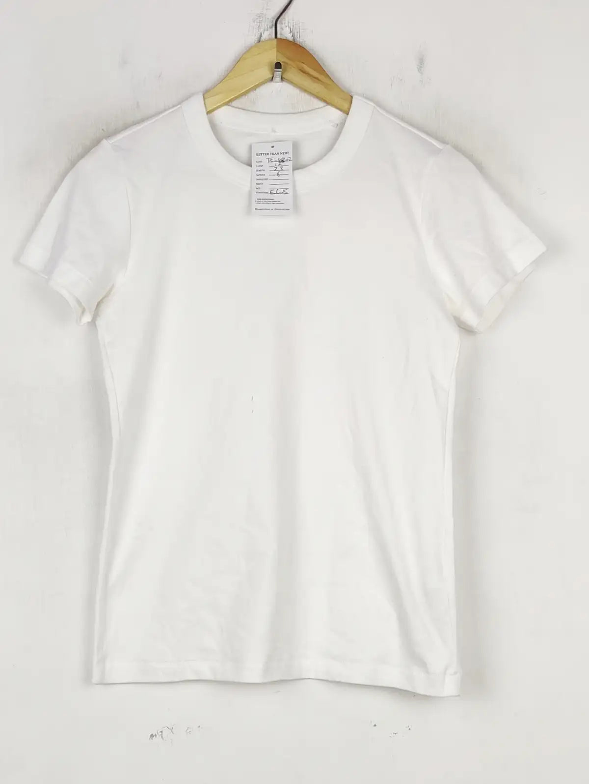 Buy online pre-used pre-loved 100% authentic & Original branded Uniqlo (TS-4802) available in Pakistan. Top international brands avilable.