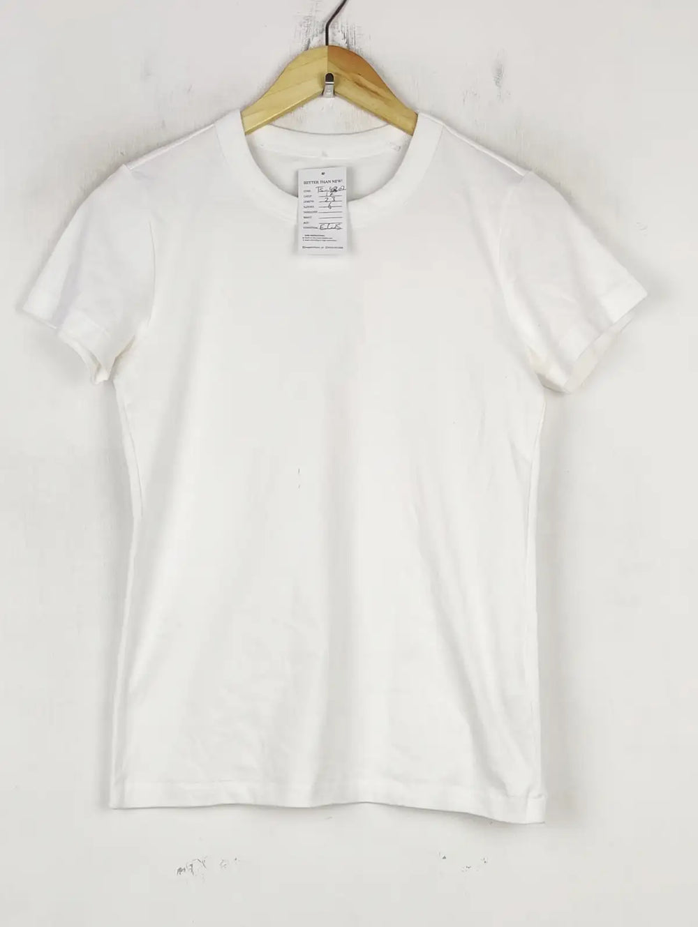 Buy online pre-used pre-loved 100% authentic & Original branded Uniqlo (TS-4802) available in Pakistan. Top international brands avilable.