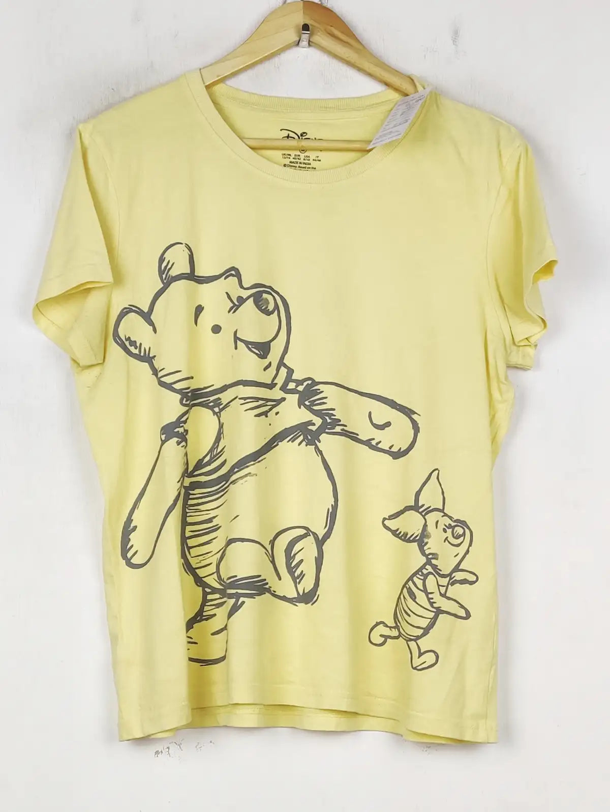 Buy online pre-used pre-loved 100% authentic & Original branded Disney (TS-4849) available in Pakistan. Top international brands avilable.