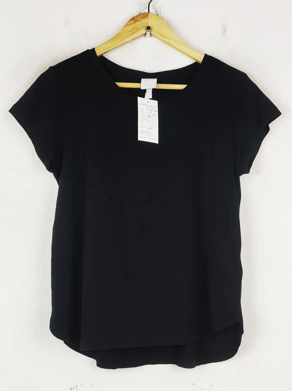 Buy online pre-used pre-loved 100% authentic & Original branded H&M (TS-4922) available in Pakistan. Top international brands avilable.