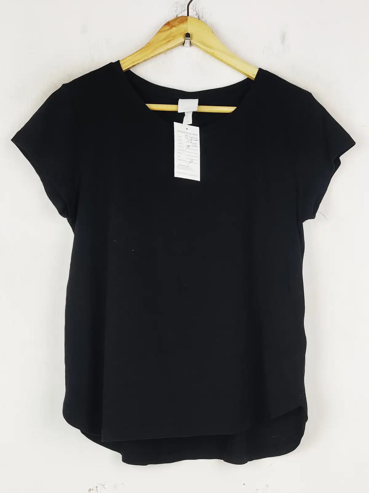 Buy online pre-used pre-loved 100% authentic & Original branded H&M (TS-4922) available in Pakistan. Top international brands avilable.