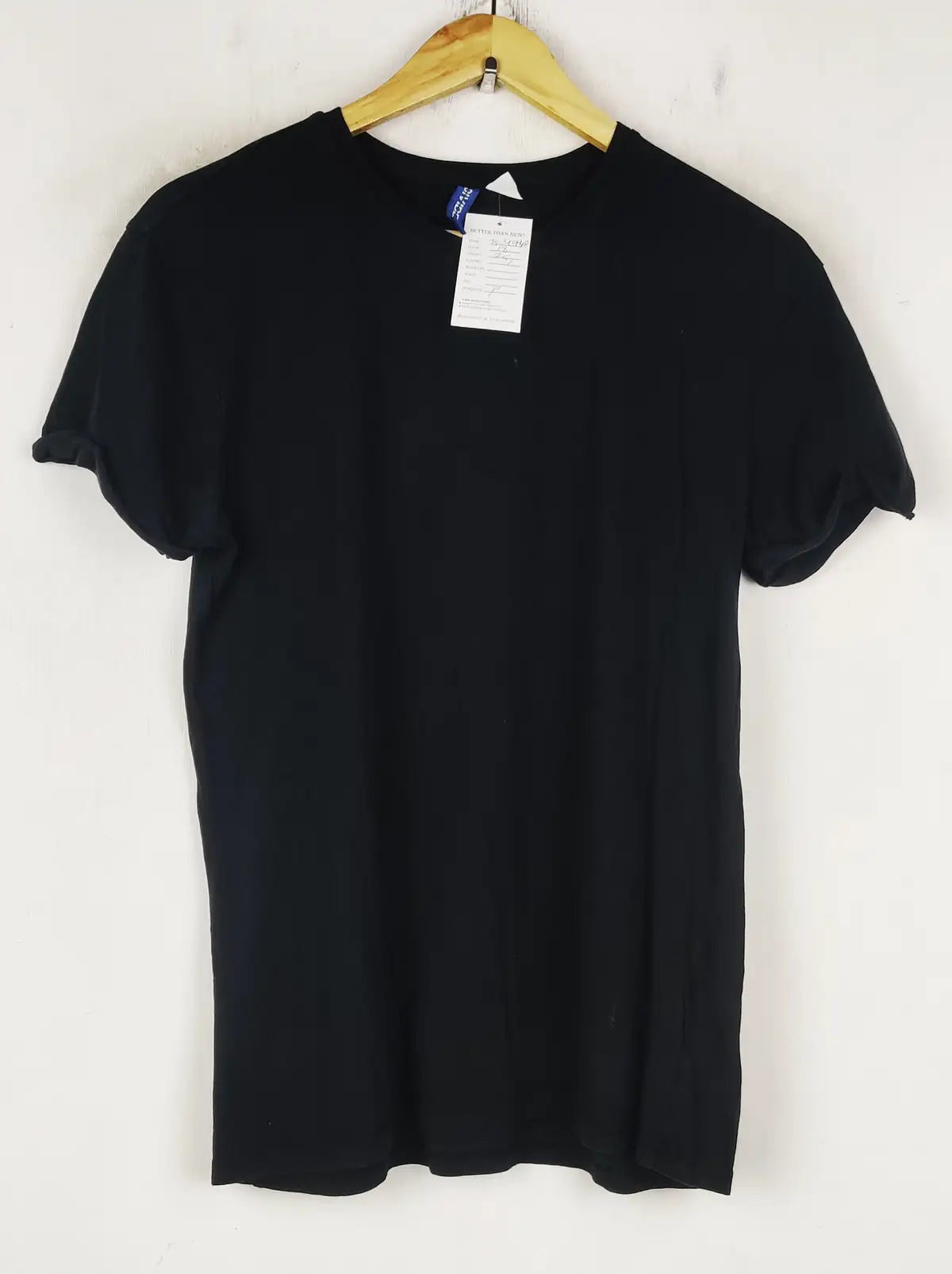 Buy online pre-used pre-loved 100% authentic & Original branded H&M (TS-4948) available in Pakistan. Top international brands avilable.