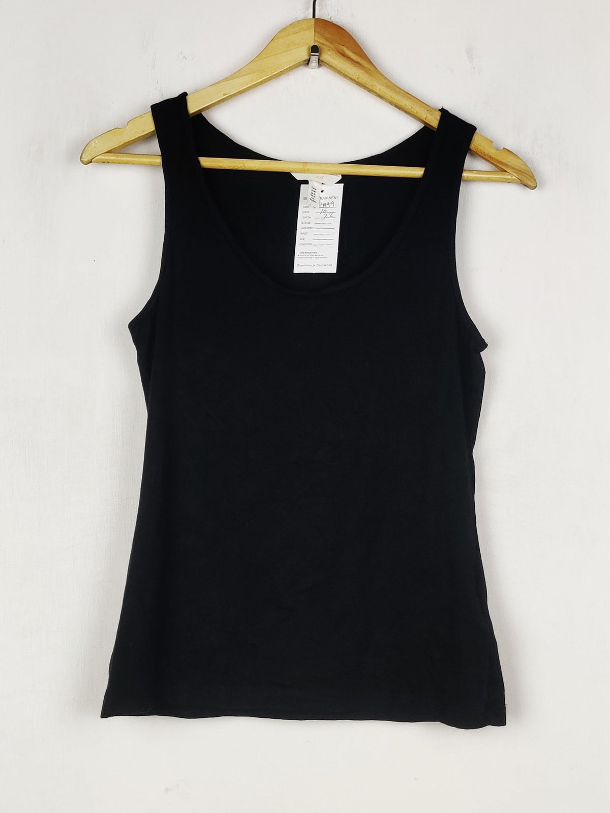 Buy online pre-used pre-loved 100% authentic & Original branded H&M (TS-4999) available in Pakistan. Top international brands avilable.