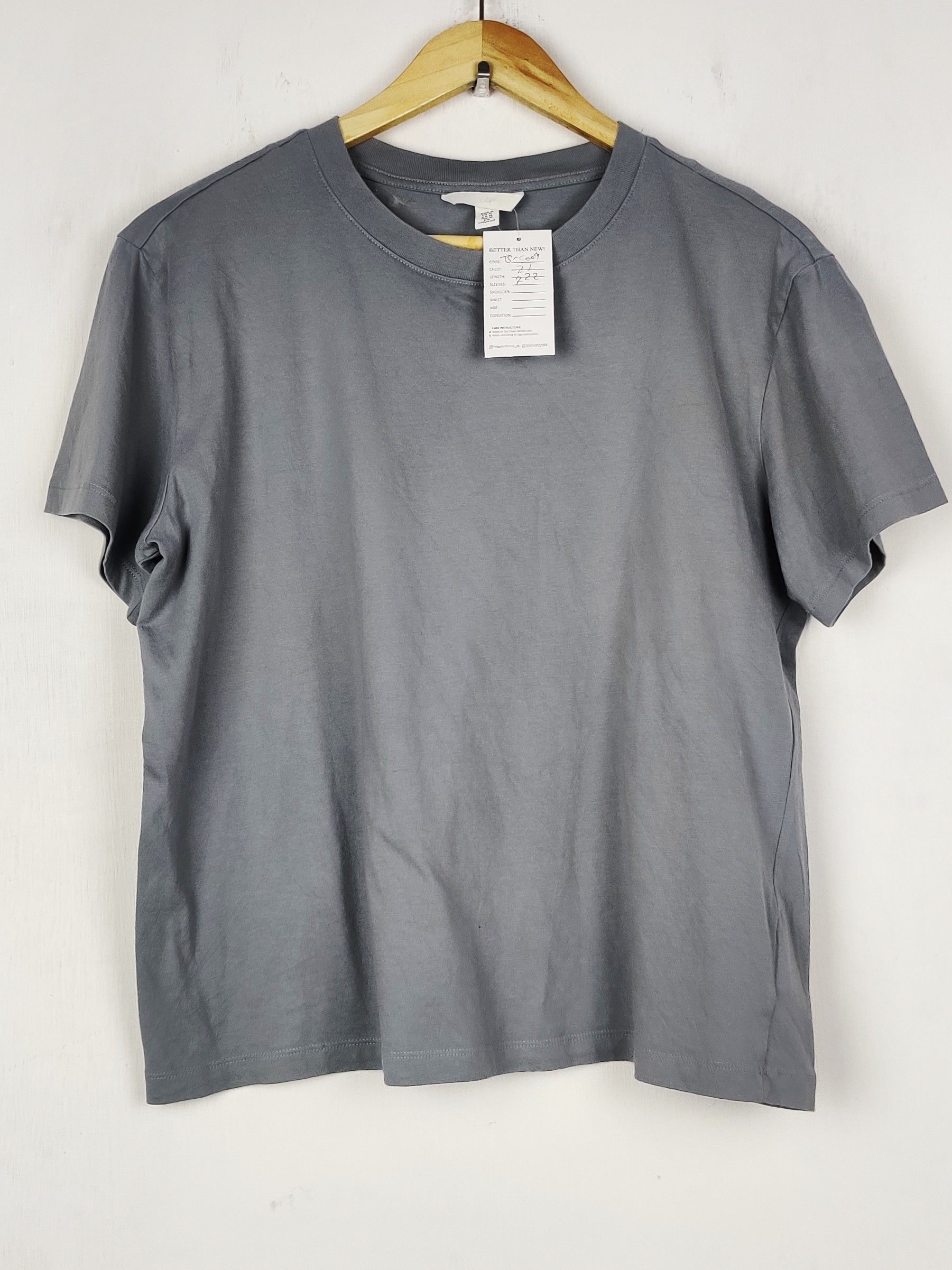 Buy online pre-used pre-loved 100% authentic & Original branded H&M (TS-5009) available in Pakistan. Top international brands avilable.
